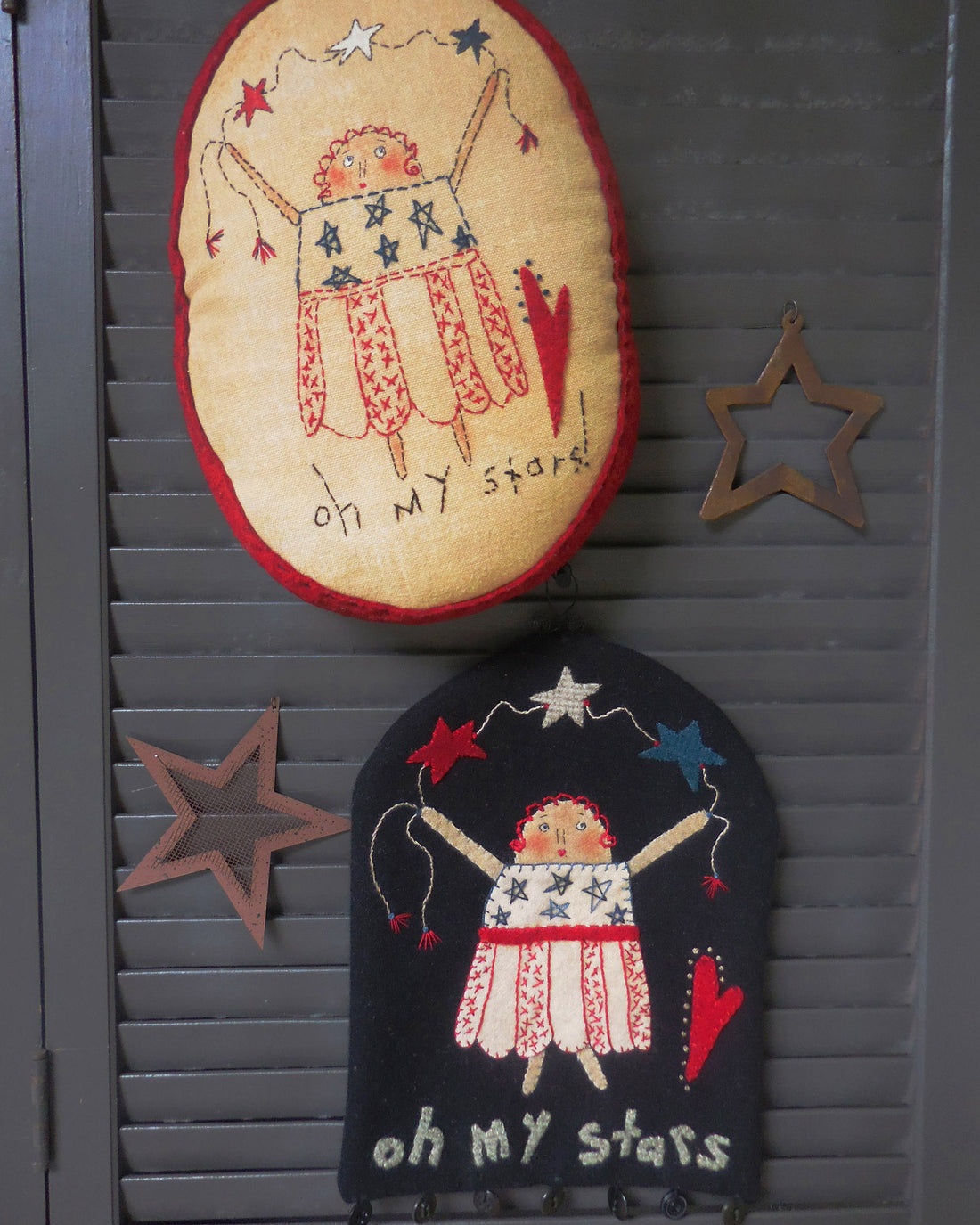 A kit now available for this sweet little Patriotic Wall Hanging